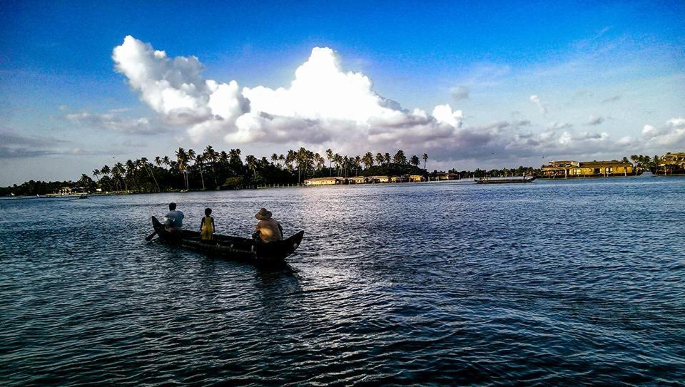 Golden Beach Home Stay Alappuzha ภายนอก รูปภาพ