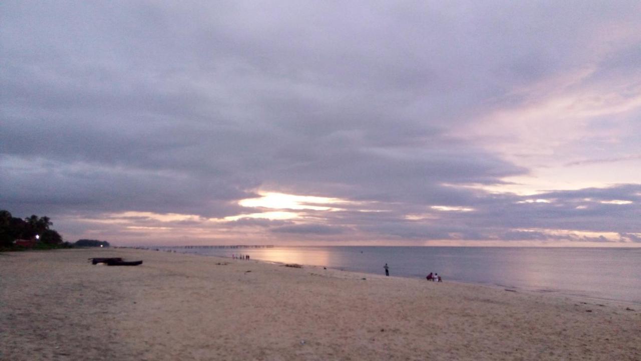 Golden Beach Home Stay Alappuzha ภายนอก รูปภาพ